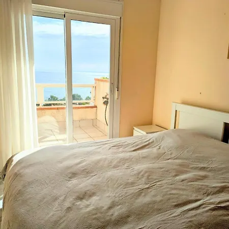 Lovely With Sea View Apartment *